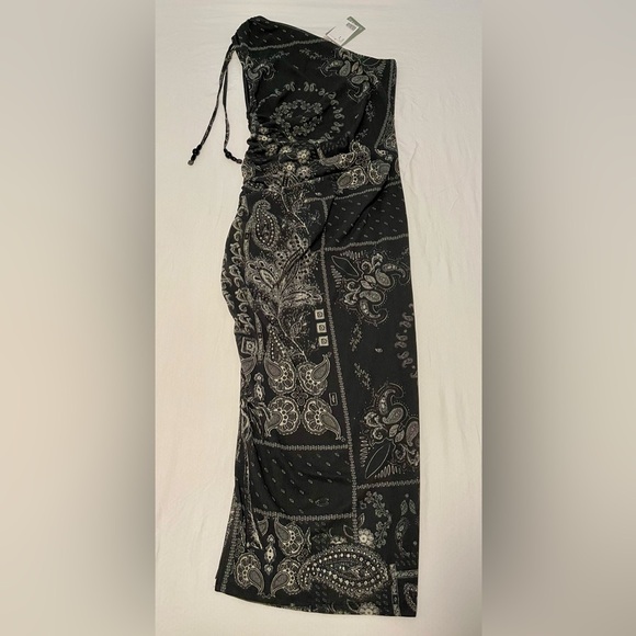 H&M Black and Gray bandana One-Shoulder Maxi Dress Cowboy Carter - Picture 3 of 7